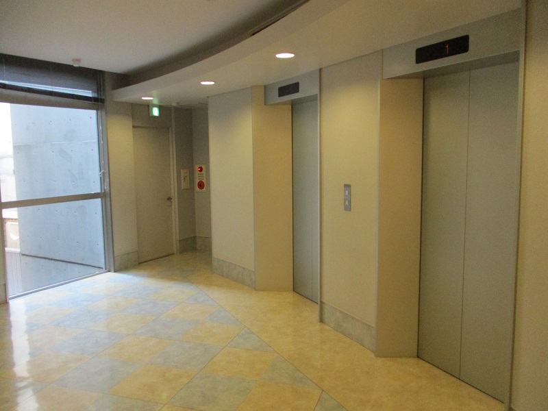 2階エレベーター前